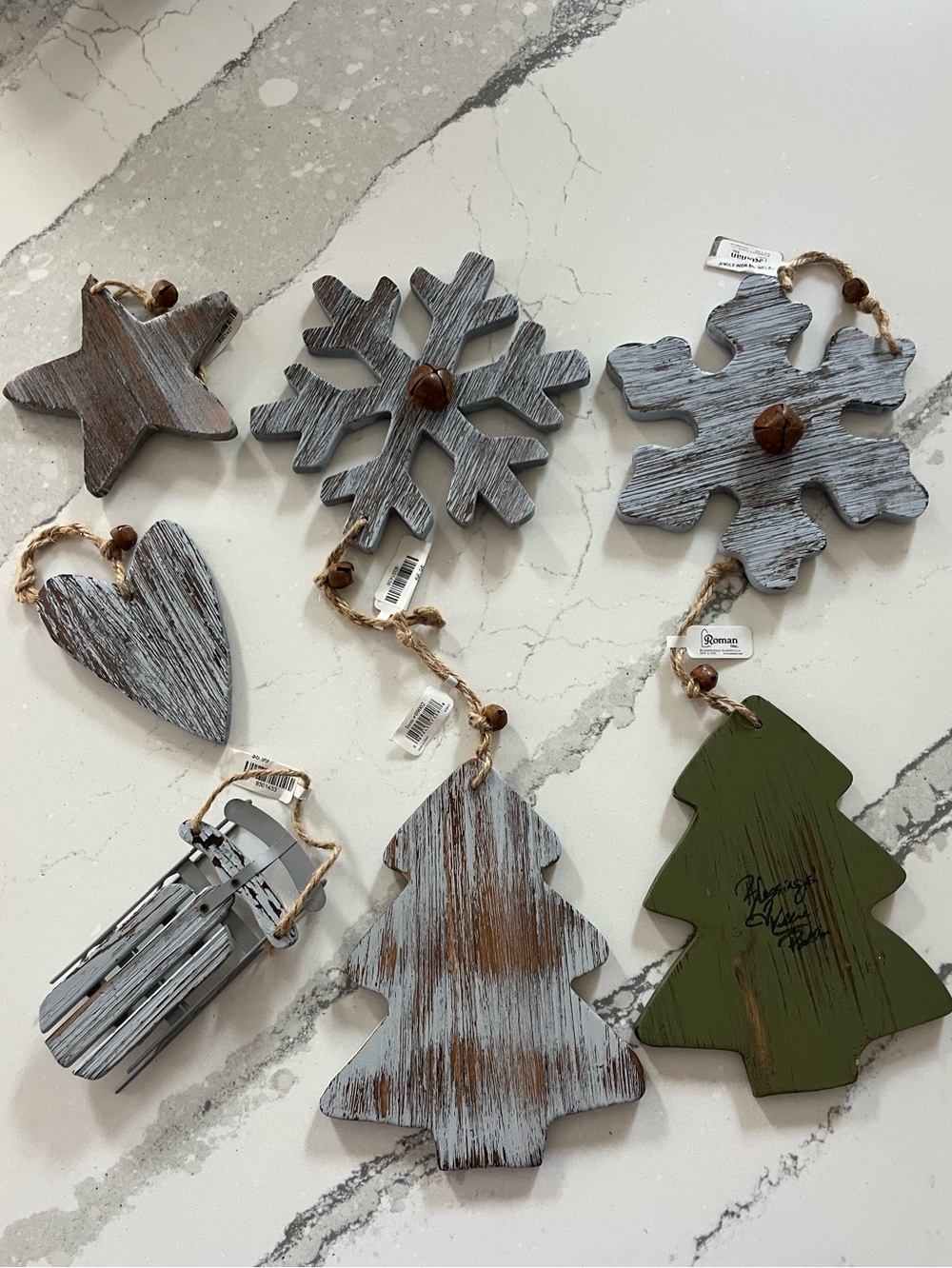 🎄Rustic Wooden Holiday Ornament Set - By Kellie Pickler